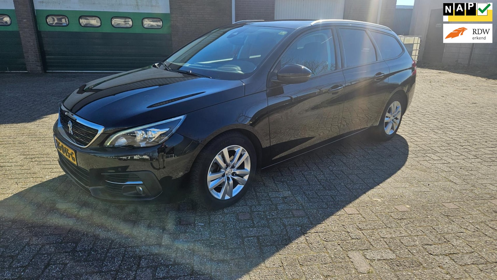 Peugeot 308 SW - 1.2 PureTech 2017/AIRCO/NAVI/PANO - AutoWereld.nl