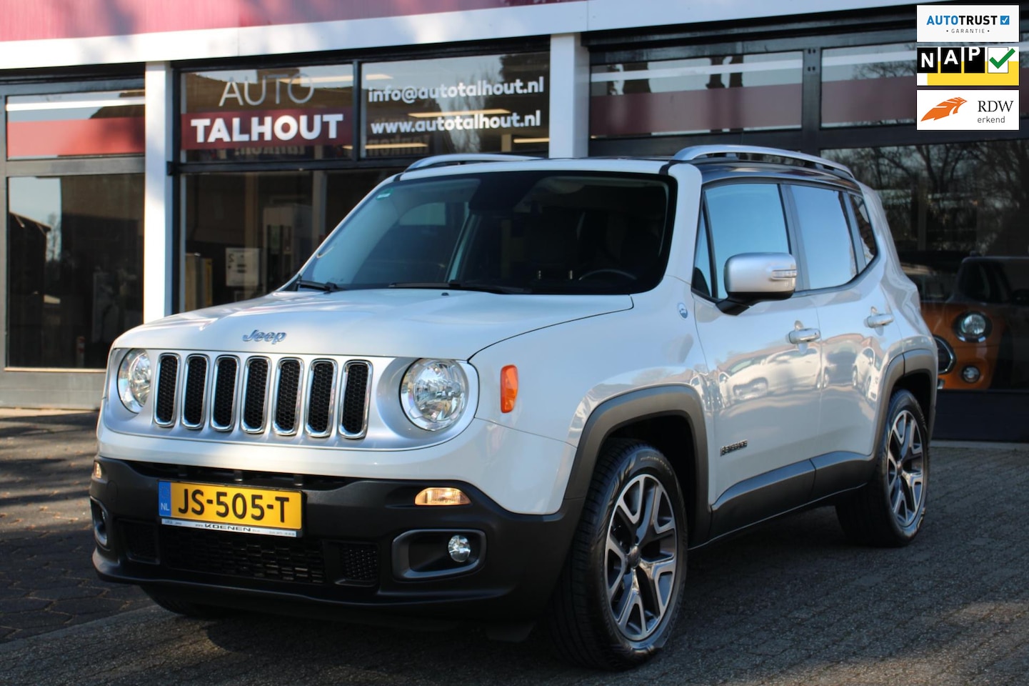 Jeep Renegade - 1.4 MultiAir Freedom - LPG G3 - NAVIGATIE - TREKHAAK - LEDER - AutoWereld.nl