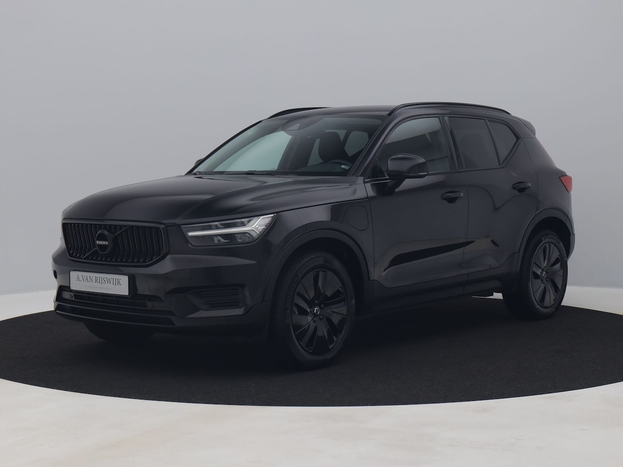 Volvo XC40 - 1.5 T4 Recharge Inscription Expression | BLACK | CAMERA | VOL LEDER spuiter 11-03 - AutoWereld.nl