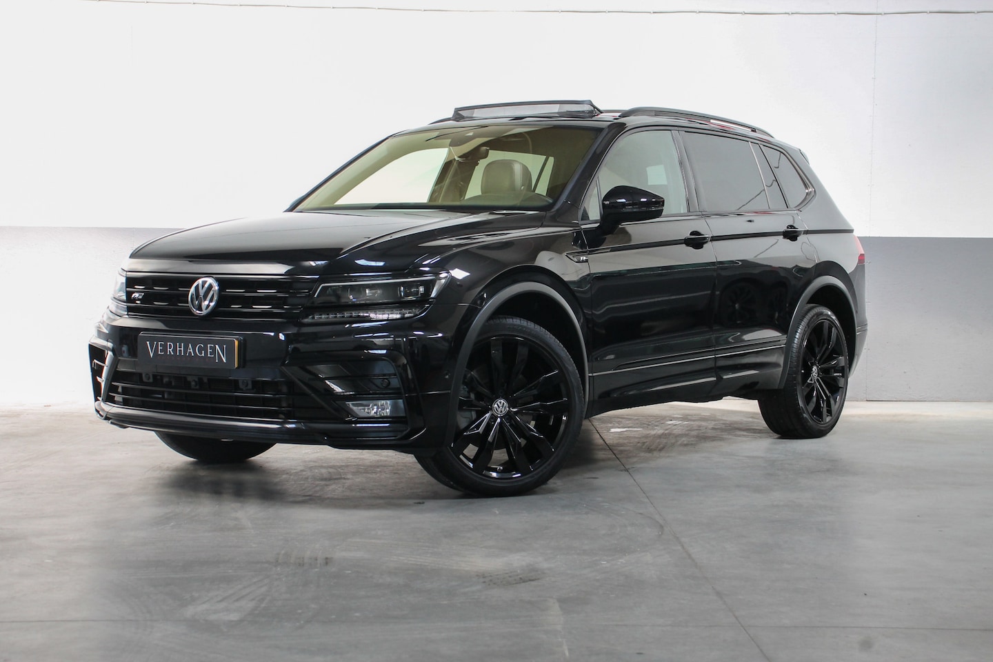 Volkswagen Tiguan Allspace - 7p 2.0 TSI 220pk R-line Black Style Leer Pano Trekhaak Dynaudio - AutoWereld.nl