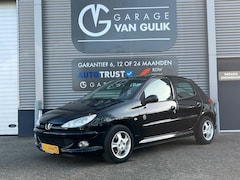 Peugeot 206 - 1.4 Génération 75PK Airco, Trekhaak, Cruise, Lmv, ElektrRamen, Radio/CdSpeler, Boordcomput