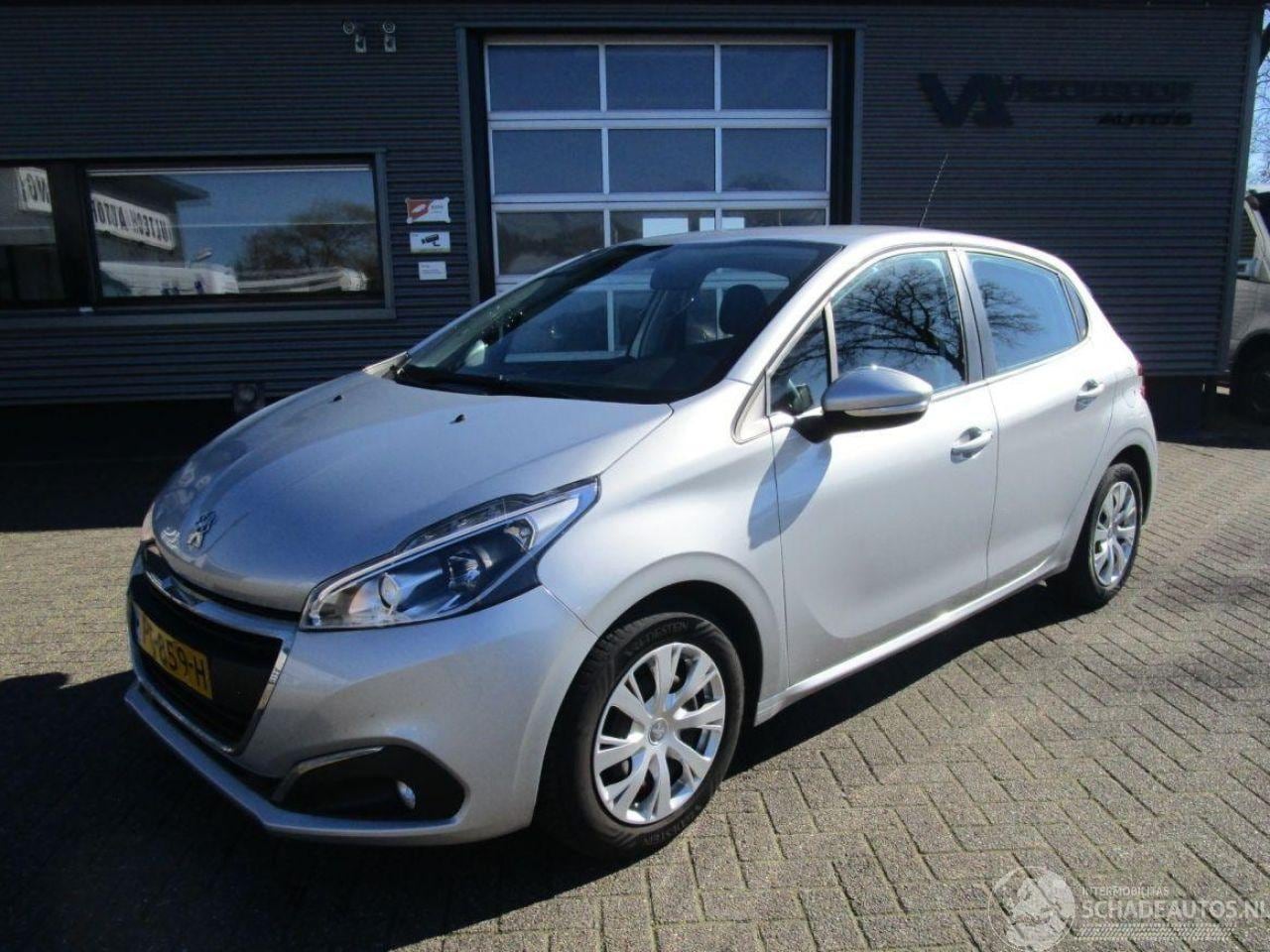 Peugeot 208 - 1.2 Pure Tech Bleu Lion - AutoWereld.nl