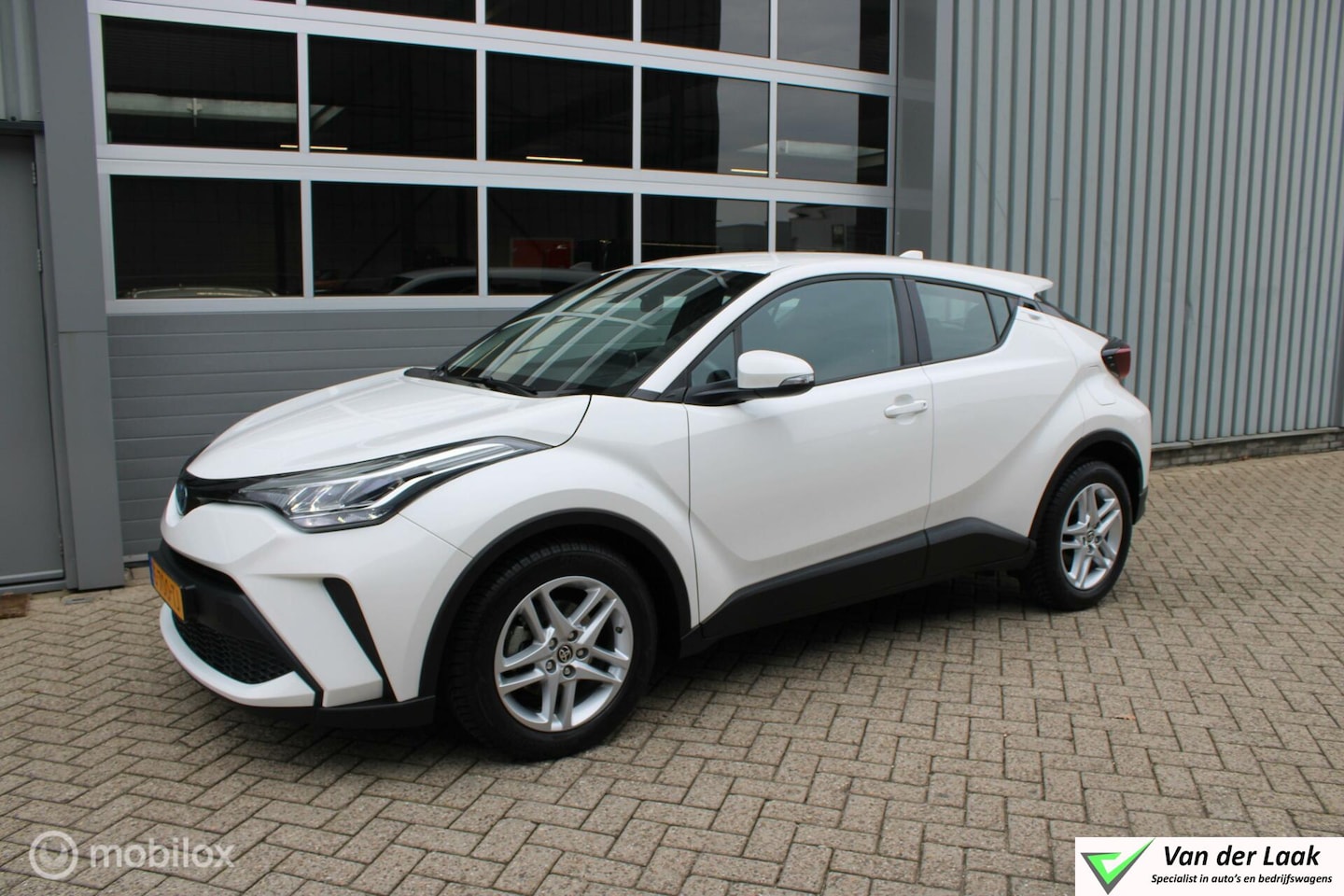 Toyota C-HR - 1.8 Hybrid Active |1e Eigenaar | Apple Carplay/Android Auto | Full Led | Boekjes. - AutoWereld.nl