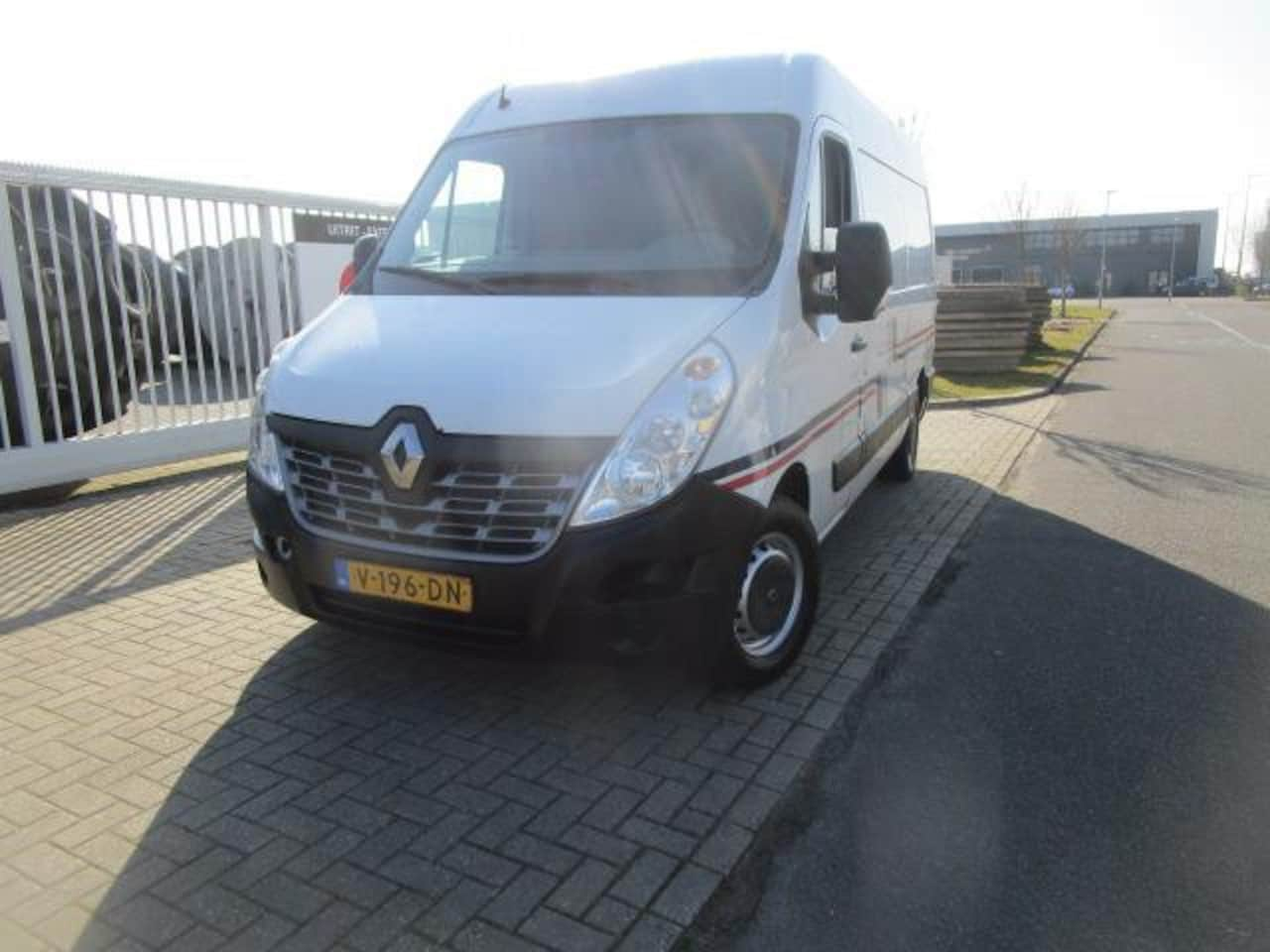 Renault Master - T35 2.3 dCi L2H3 T35 2.3 dCi L2H3, Bakprobleem - AutoWereld.nl