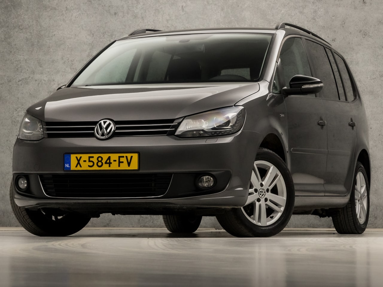 Volkswagen Touran - 1.2 TSI Highline 7 Persoons (NAVIGATIE, CLIMATE, STOELVERWARMING, GETINT GLAS, SPORTSTOELE - AutoWereld.nl