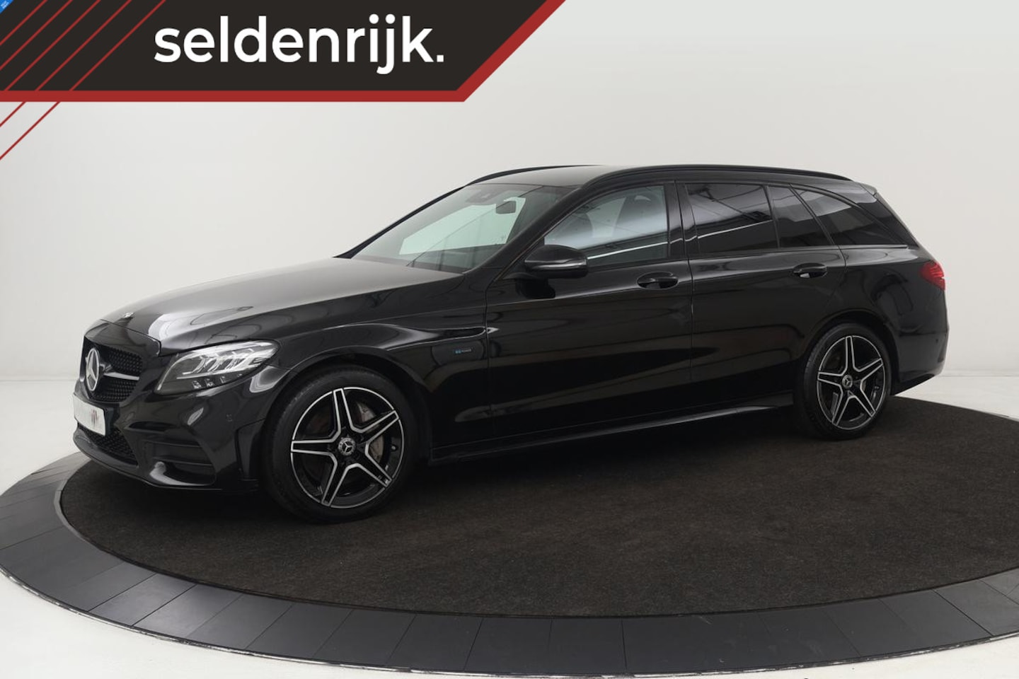 Mercedes-Benz C-klasse - 300e AMG Night | Trekhaak | Stoelverwarming | Camera | Sfeerverlichting | Leder/Alcantara - AutoWereld.nl