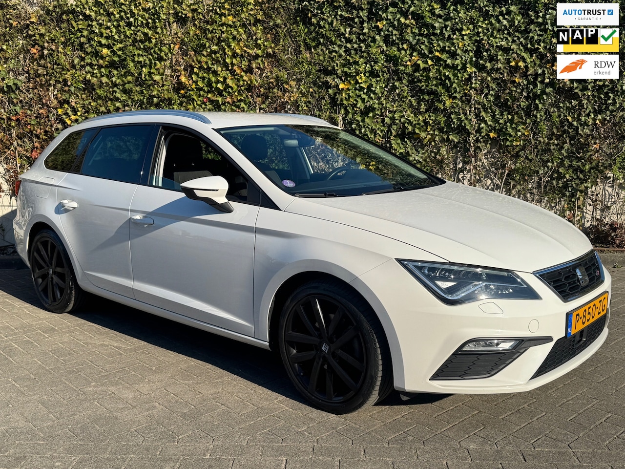 Seat Leon ST - 1.4 EcoTSI FR 150PK -CarPlay- Stoelverwarming- APK - AutoWereld.nl