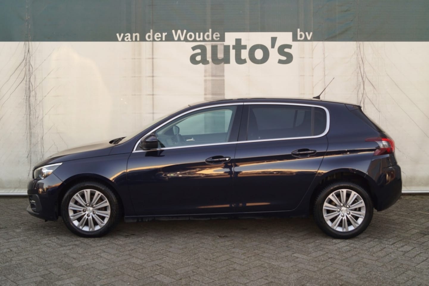 Peugeot 308 - 1.6 BlueHDi 120pk Automaat Premium -PANO-NAVI-ECC- - AutoWereld.nl