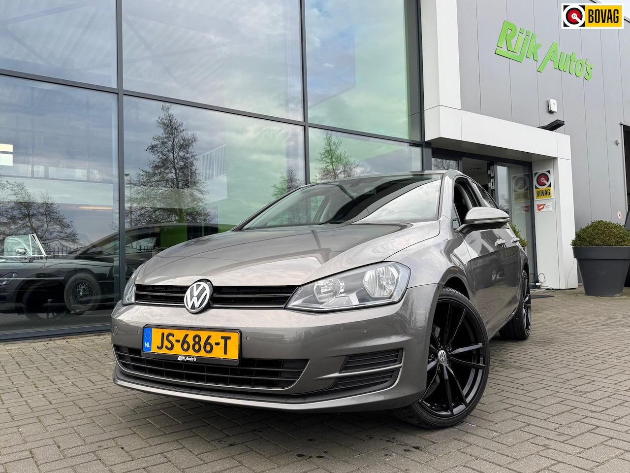 Volkswagen Golf - 1.2 TSI * PDC 2X * Bluetooth * 5-Deurs * Licht en zicht pakket - AutoWereld.nl