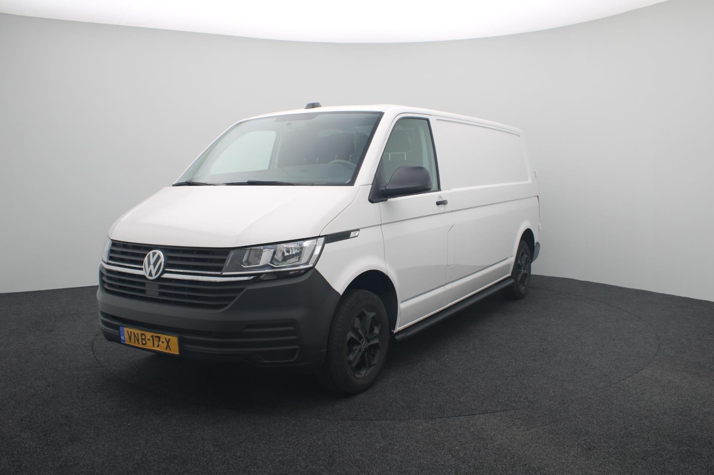 Volkswagen Transporter - 2.0 TDI L2H1 28 Economy Business 2.0 TDI L2H1 28 Economy Business - AutoWereld.nl