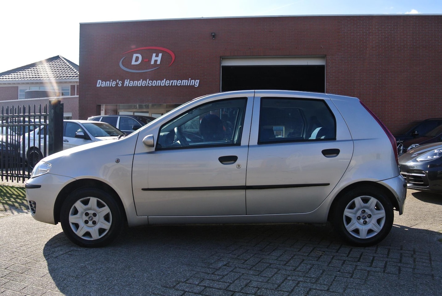 Fiat Punto - 1.2-16V Dynamic automaat inruiil mogelijk nap - AutoWereld.nl