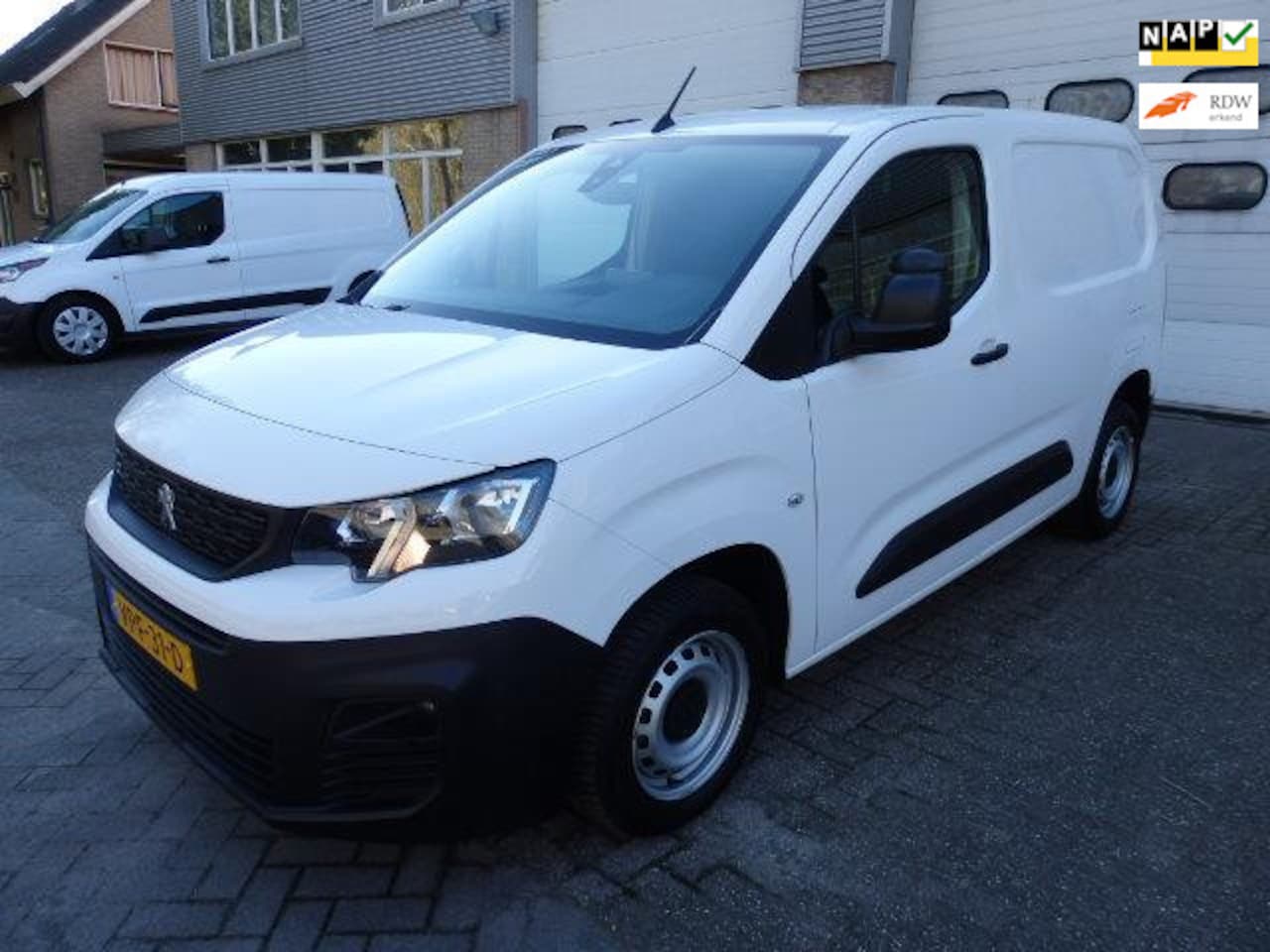 Peugeot Partner - 1.5 BlueHDI Premium 100 pk AIRCO CRUISE NAVI PDC - AutoWereld.nl