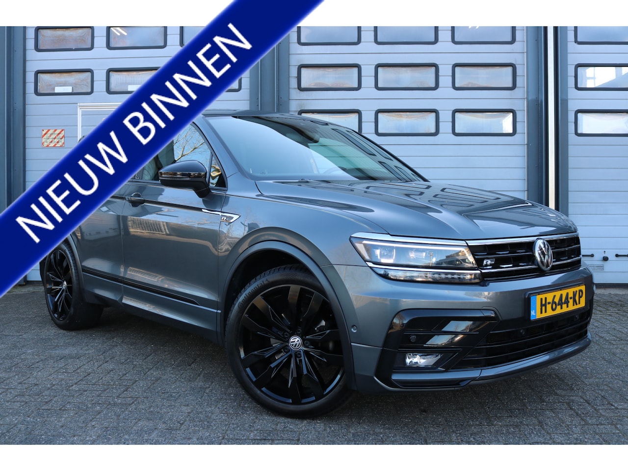 Volkswagen Tiguan - 1.5 TSI Highline R Autom Xenon Black style Virtual cockpit Panodak Navi Camera Bj:2020 - AutoWereld.nl