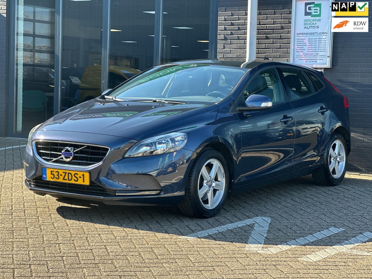 Volvo V40 - 1.6 T4 Kinetic/2E EIG/PANO-DAK/CAMERA/NL-AUTO NAP!! - AutoWereld.nl