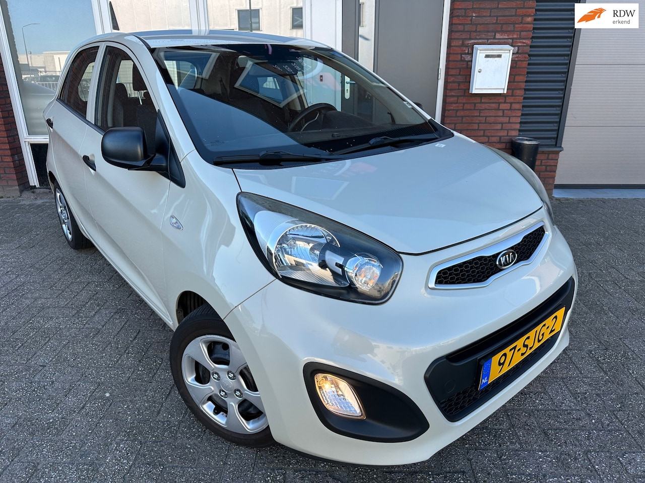 Kia Picanto - 1.0 CVVT Airco / Airco / 5DRS / Navi / NAP - AutoWereld.nl