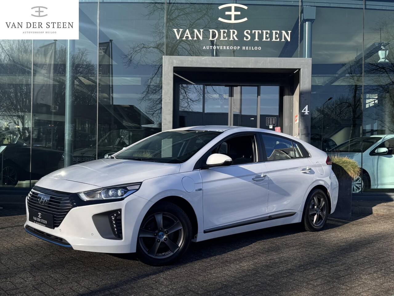 Hyundai IONIQ - 1.6 GDi PHEV Premium Design Afn. Trekhaak | Stuur-Stoelverwarming - AutoWereld.nl