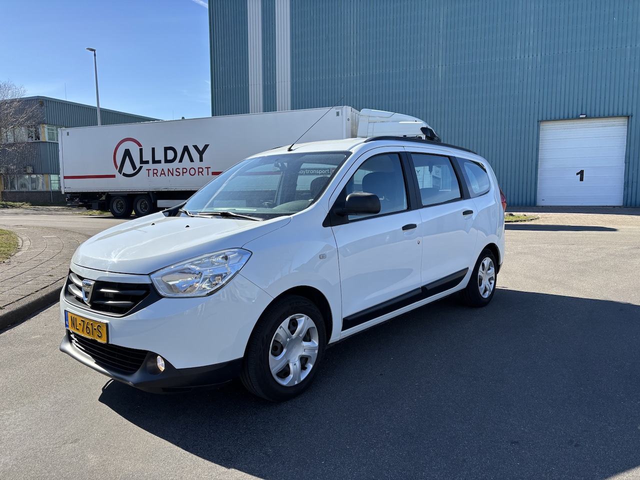 Dacia Lodgy - 1.2 TCe Robust 116 PK. Zeer goed onderhouden auto van de eerste eigenaar !!! Auto rijdt oo - AutoWereld.nl