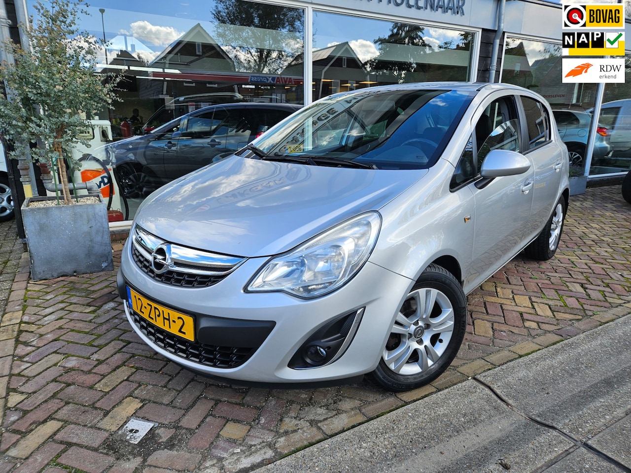 Opel Corsa - 1.4-16V Cosmo automaat - AutoWereld.nl