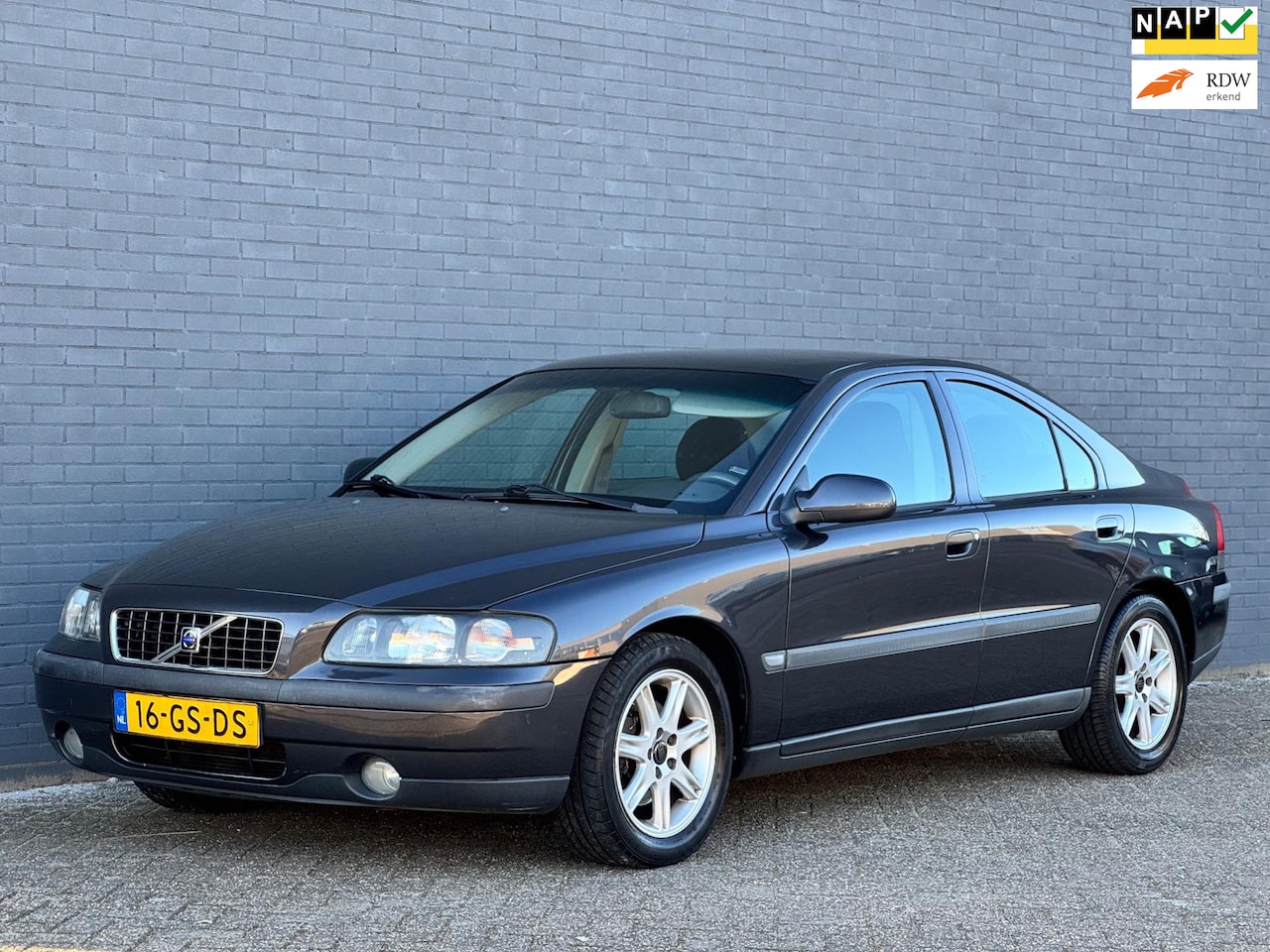 Volvo S60 - 2.4 Edition/AUT/NAVI/PSENSOR/TREKHAAK/APK 07-02-2026 - AutoWereld.nl