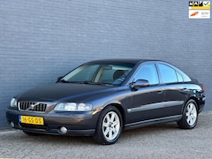 Volvo S60 - 2.4 Edition/AUT/NAVI/PSENSOR/TREKHAAK/APK 07-02-2026