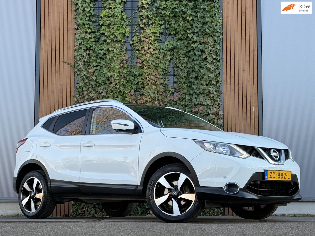 Nissan Qashqai - 1.6 N-Connecta Pano*Camera*Navi - AutoWereld.nl