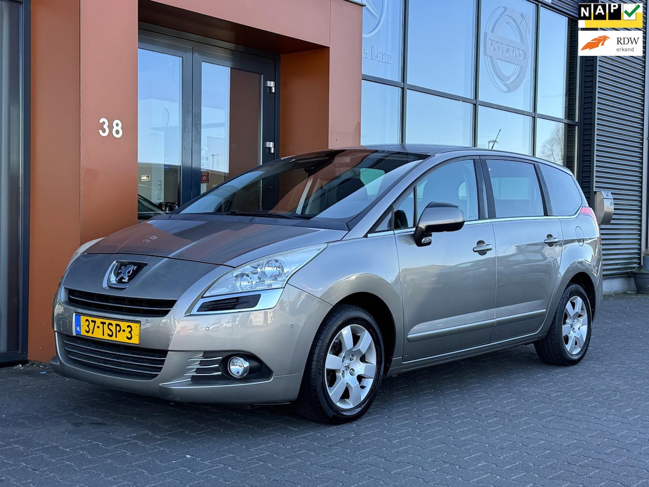 Peugeot 5008 - 1.6VTi 7p.|Navigatie|Cruise|Bluetooth|Trekhaak - AutoWereld.nl