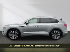 Volkswagen Touareg - 3.0 TSi eHybrid 4MOTION Elegance ACC Luchtvering Stoelkoeling Massage Panoramadak 21 Inch