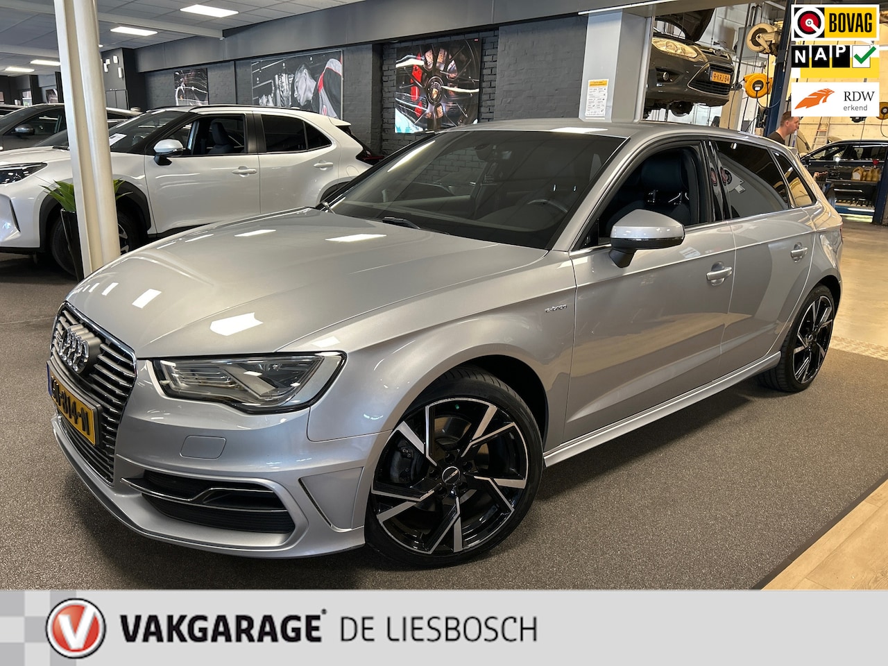 Audi A3 Sportback - 1.4 e-tron PHEV Ambition Pro Line plus 1.4 e-tron PHEV Ambition Pro Line plus,S-LINE,navi,stoelverw,boeken - AutoWereld.nl