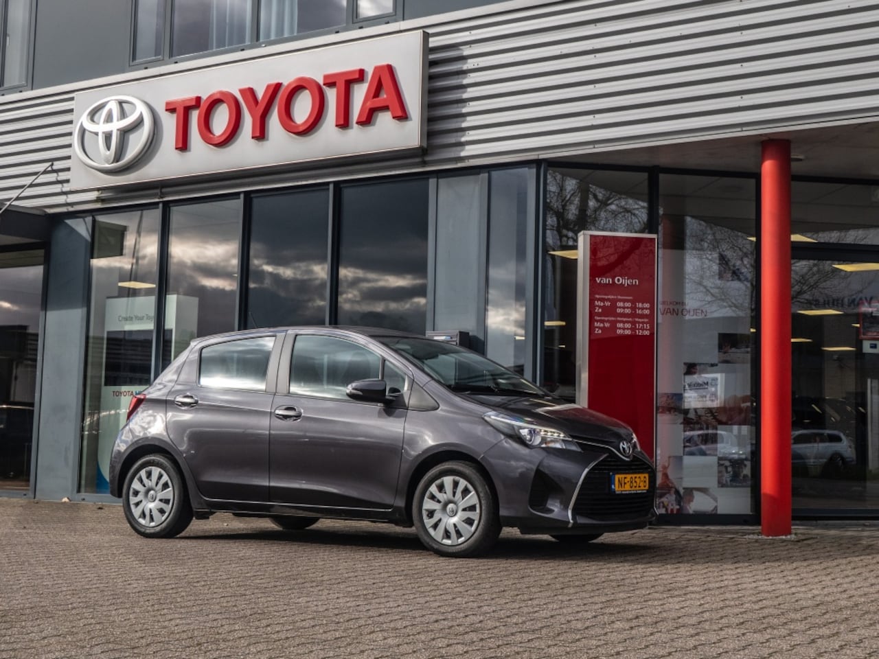 Toyota Yaris - 1.3 VVT-i Aspiration 1.3 VVT-i Aspiration - AutoWereld.nl