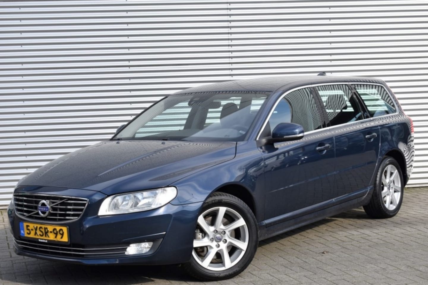 Volvo V70 - 2.0 D3 AUT. MOMENTUM / LEDER / EL. A-KLEP / STOEL + VOORRUIT VER - AutoWereld.nl