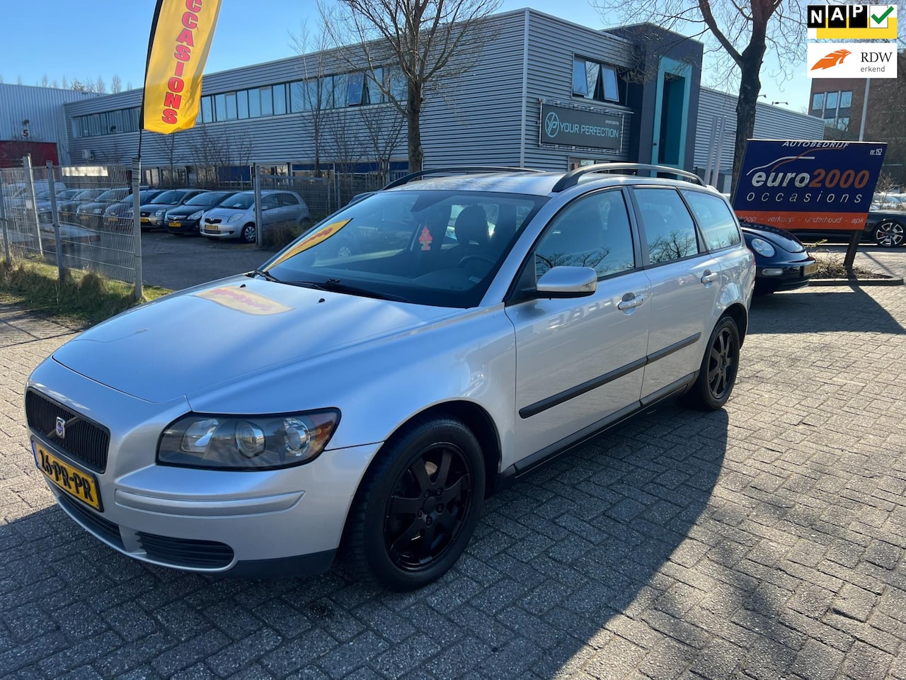 Volvo V50 - 1.8 Elan - AIRCO - TREKHAAK - ZONDAG OPEN ! - AutoWereld.nl