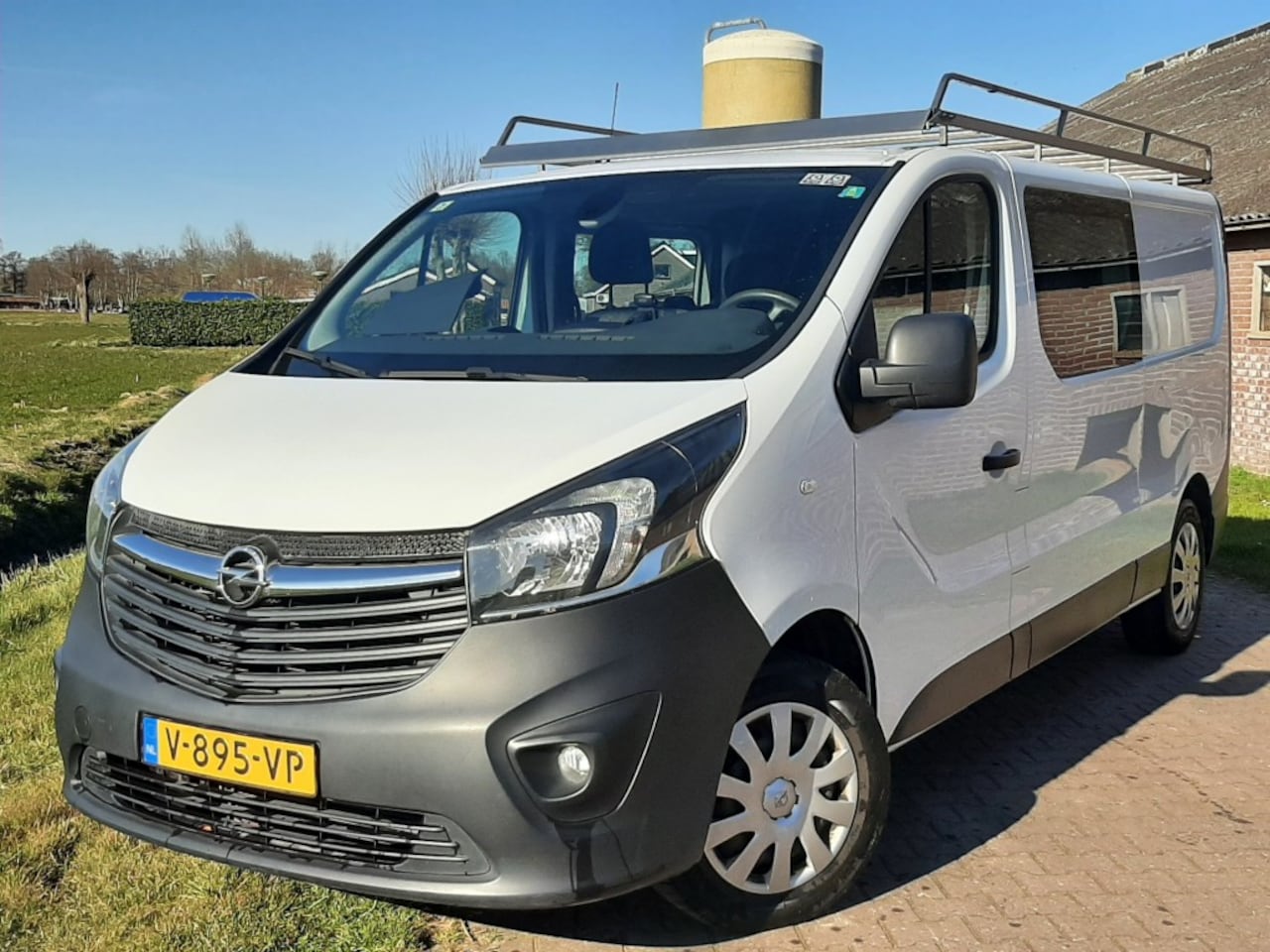 Opel Vivaro - 1.6 CDTi L2H1 DC 70kW 95pk Airco Navigatie Bluetooth Trekhaak Im - AutoWereld.nl