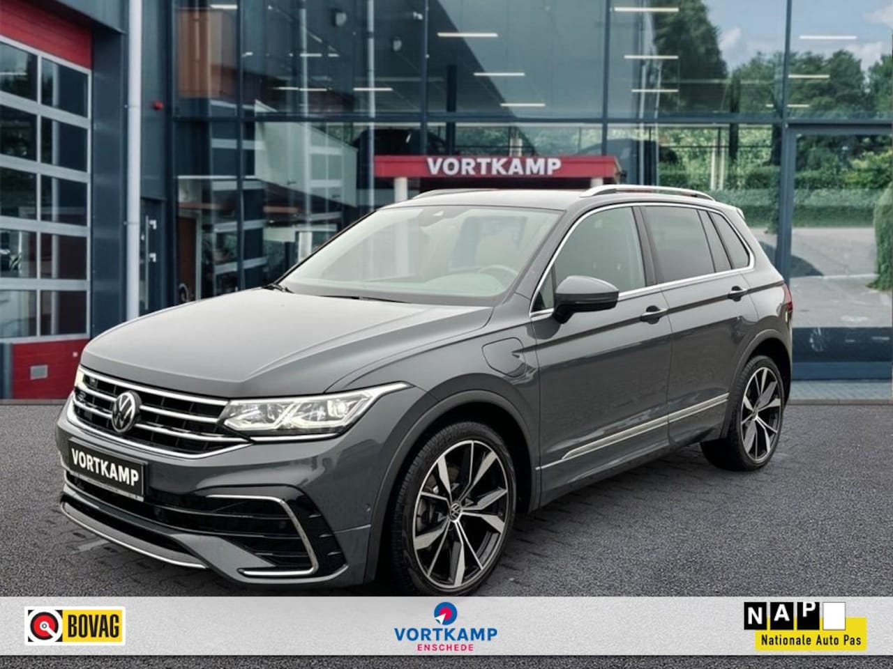 Volkswagen Tiguan - 1.4 TSI DSG R-LINE EHYBRID TREKHAAK/LEDER/MEMORY/NAVI/CARPLAY/AC - AutoWereld.nl