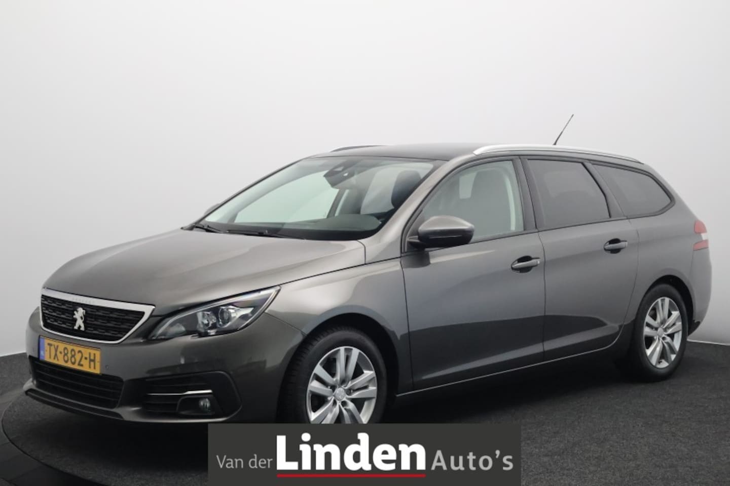 Peugeot 308 SW - 1.2 PureTech Blue Lease Executive | Trekhaak | Apple Carplay | Cruise Control | Parkeersen - AutoWereld.nl