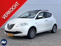 Lancia Y(psilon) - Ypsilon 0.9 TwinAir Platinum I Schuif-Kanteldak I Navigatie I Lederen Bekleding I Stoelver