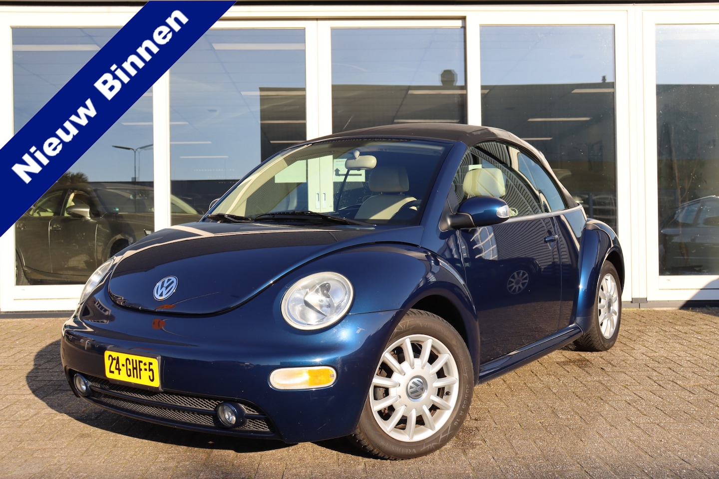 Volkswagen New Beetle Cabriolet - 2.0 Turijn Comfort Let op Km Stand In Mile, Cruise Control, Airco, Prijs Is Rijklaar - AutoWereld.nl