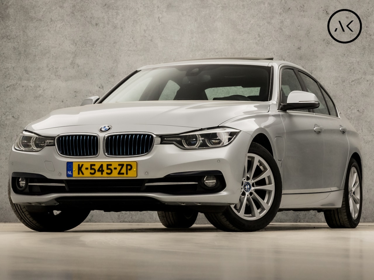 BMW 3-serie - 330e High Executive 252Pk Automaat (SCHUIFDAK, NAVIGATIE, CAMERA, LEDER, STOELVERWARMING, - AutoWereld.nl