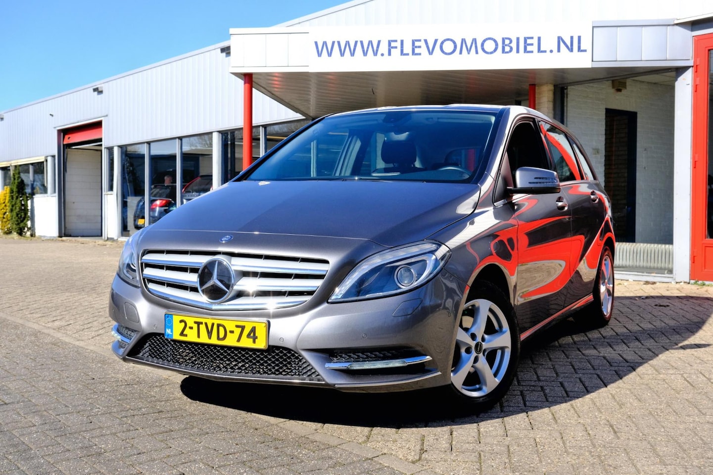 Mercedes-Benz B-klasse - 180 Ambition Aut. Xenon|1e Eig|Navi|Airco|LMV - AutoWereld.nl