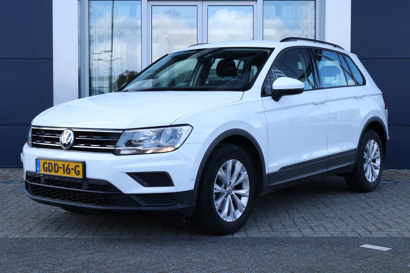 Volkswagen Tiguan - 1.4 TSI ACT Trendline | airco (automatisch) | airco separaat achter | regensensor - AutoWereld.nl