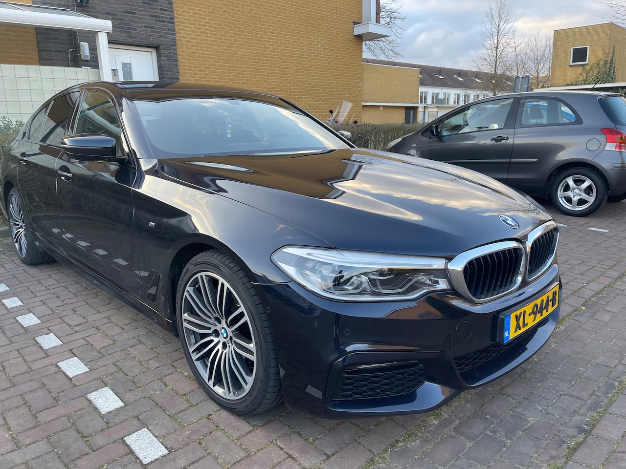 BMW 5-serie - 530i xDrive High Executive Edition M-Sport 4x4 origineel smaragd zwart Nap nette auto. - AutoWereld.nl