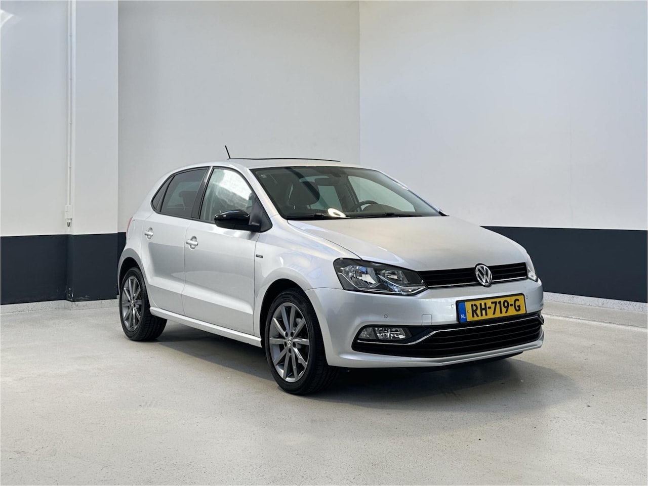 Volkswagen Polo - 1.2 TSI Automaat 5-DRS Highline| Navigatie middels smart device | LM velgen | schuif,-kant - AutoWereld.nl