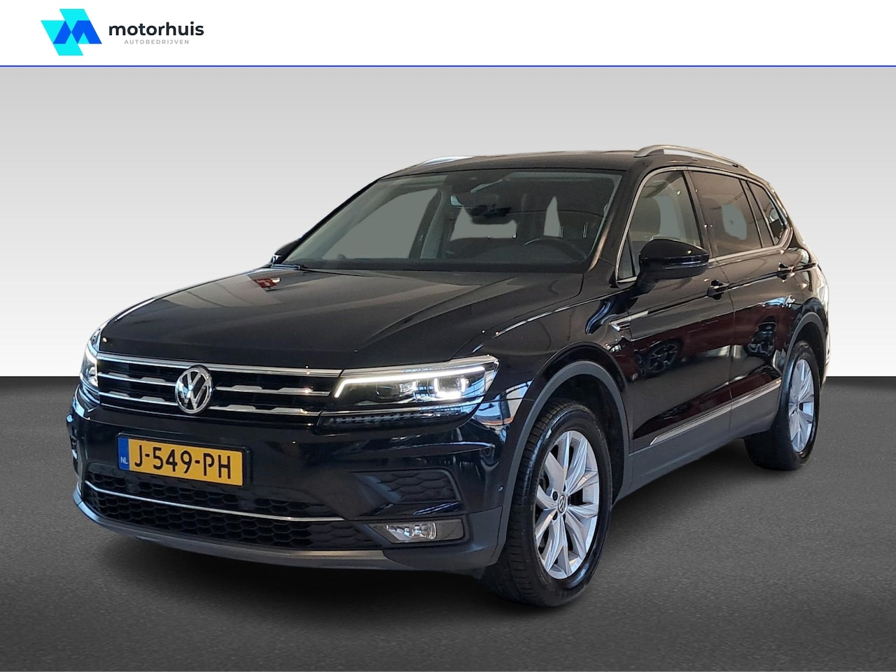 Volkswagen Tiguan Allspace - 1.5 TSI 150pk 7-DSG Highline Executive 7 persoons / Trekhaak / LED / Navi / Camera - AutoWereld.nl