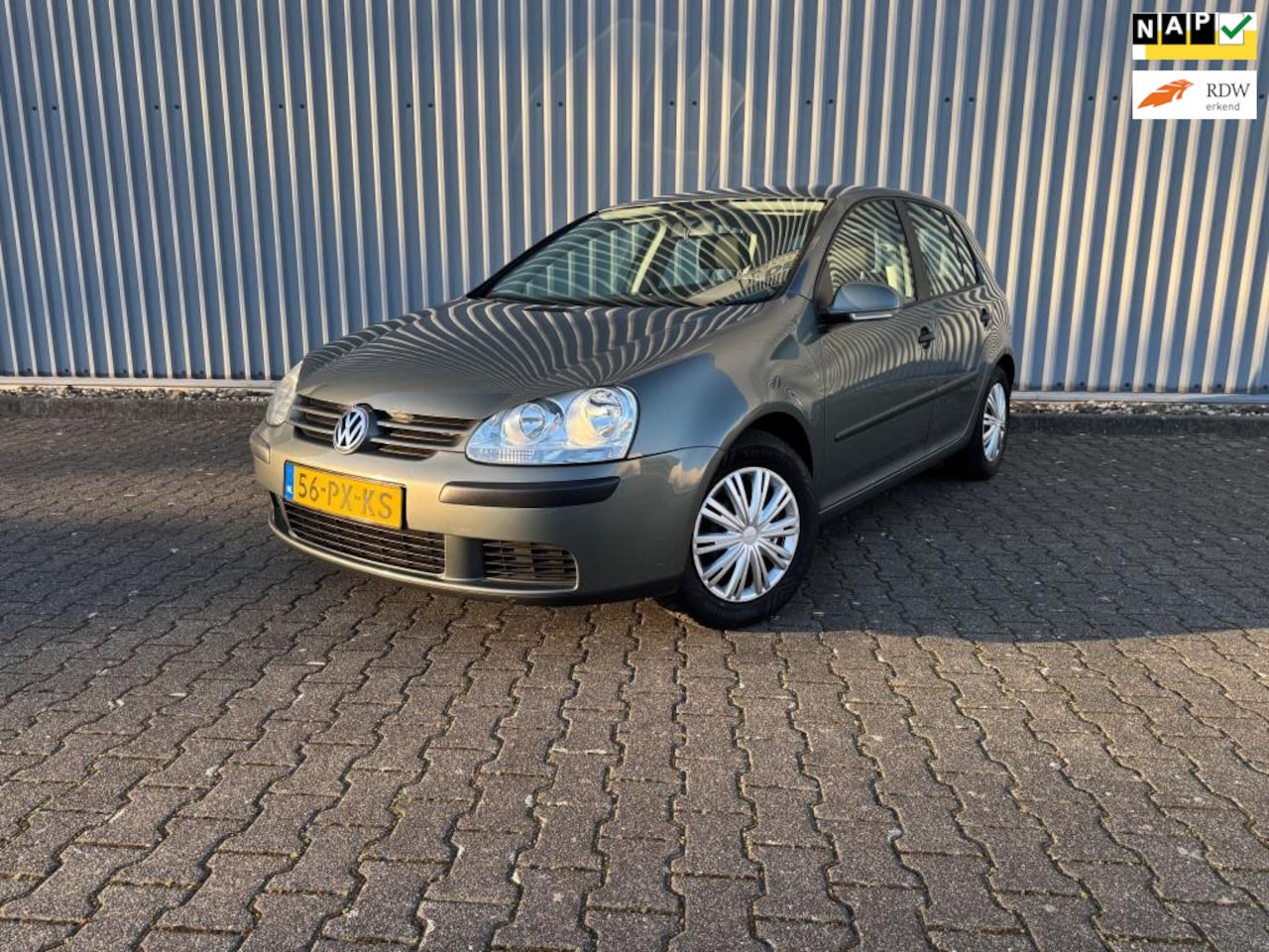 Volkswagen Golf - 1.6 FSI Trendline | 1E EIGENAAR | 5 DRS | AIRCO | CRUISE - AutoWereld.nl