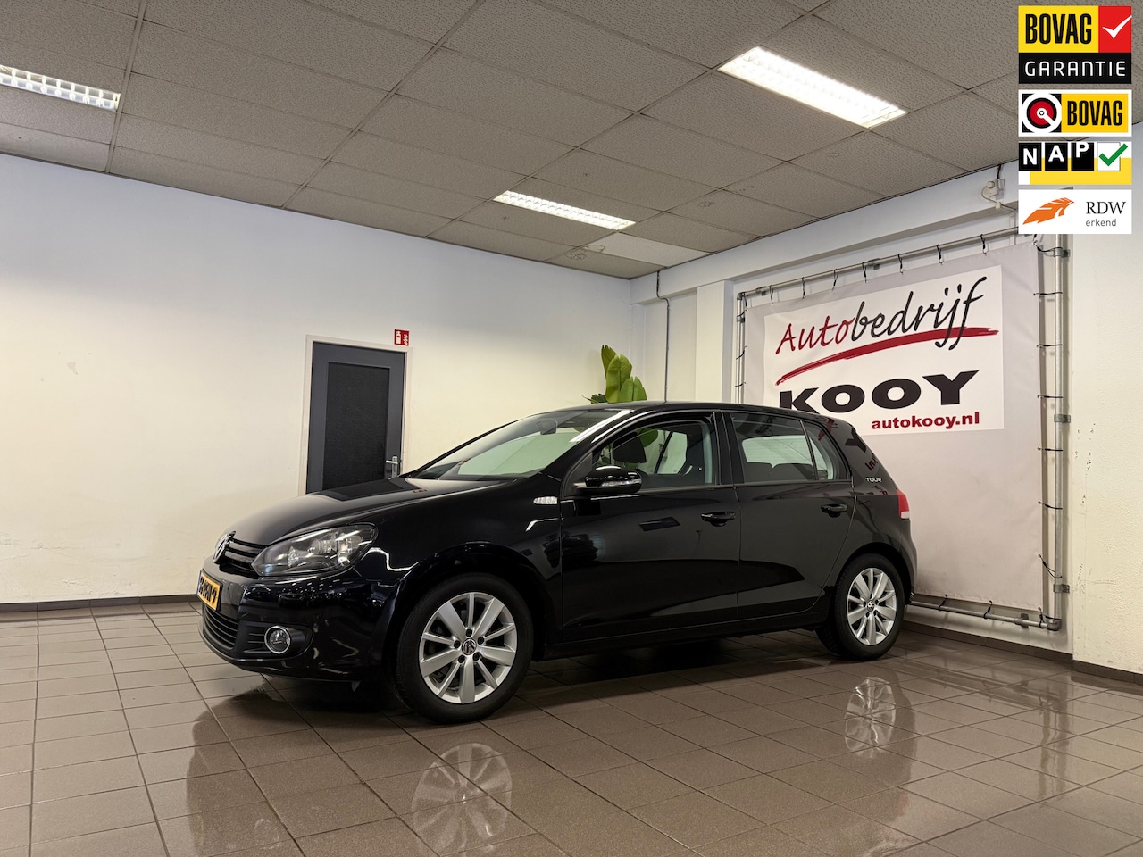 Volkswagen Golf - 1.2 TSI Tour II BlueMotion * 1e Eig / Navigatie / Cruise control / LM Velgen / NL Auto * - AutoWereld.nl