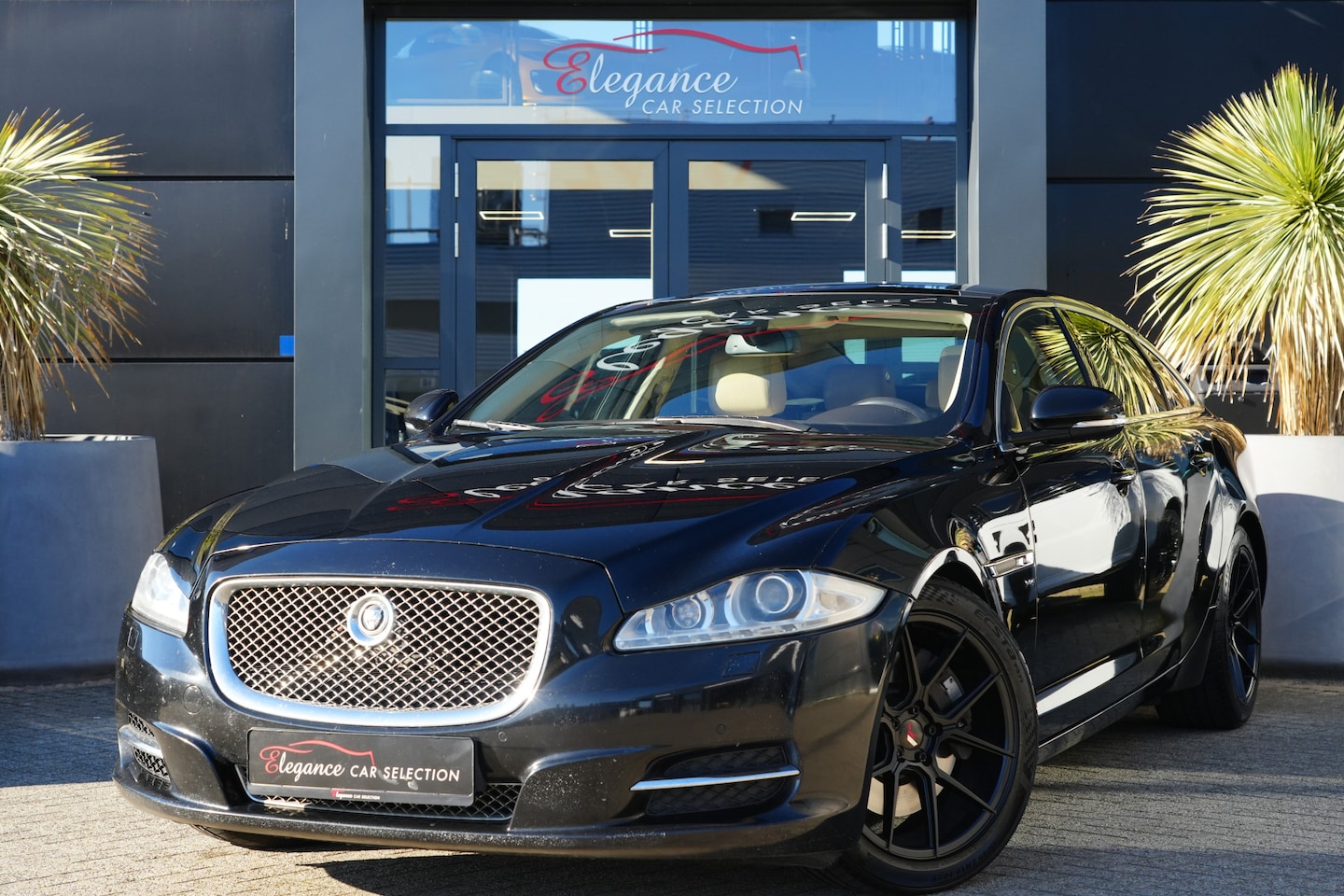 Jaguar XJ - 3.0 V6 XJL Portfolio LWB 340pk Panoramadak/Stoelverwarming/Camera - AutoWereld.nl