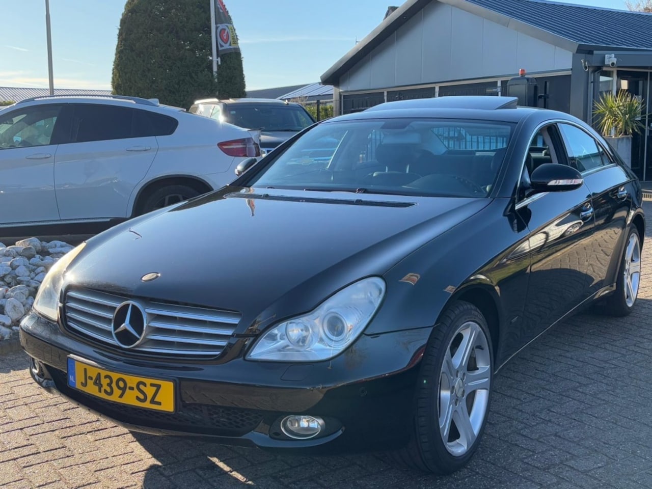 Mercedes-Benz CLS-klasse - 500 V8 Zwart 2005 Youngtimer Schuifdak CLS500 - AutoWereld.nl