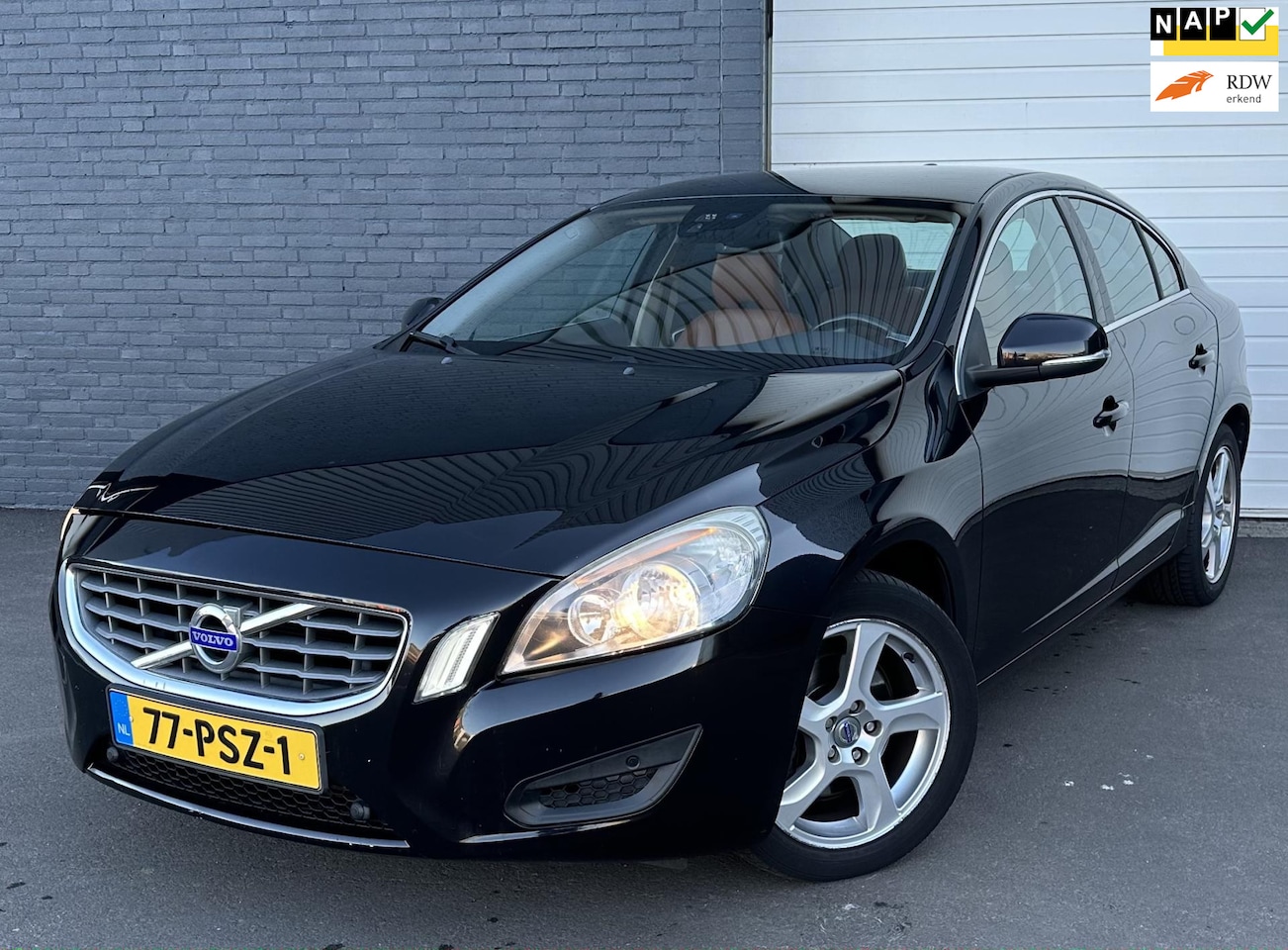 Volvo S60 - 1.6 T3 Momentum VOLO-H/LEDER/NAVI/LMV/CRUISE/CLIMA - AutoWereld.nl