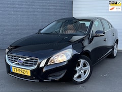 Volvo S60 - 1.6 T3 Momentum VOLO-H/LEDER/NAVI/LMV/CRUISE/CLIMA