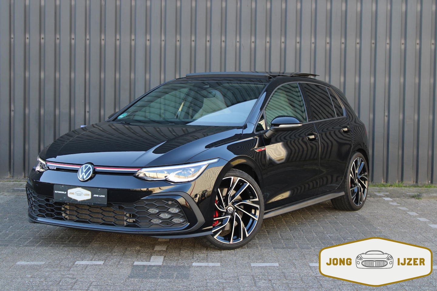 Volkswagen Golf - 2.0 TSI GTI PANO LEER HARMAN KARDON 19 INCH - AutoWereld.nl