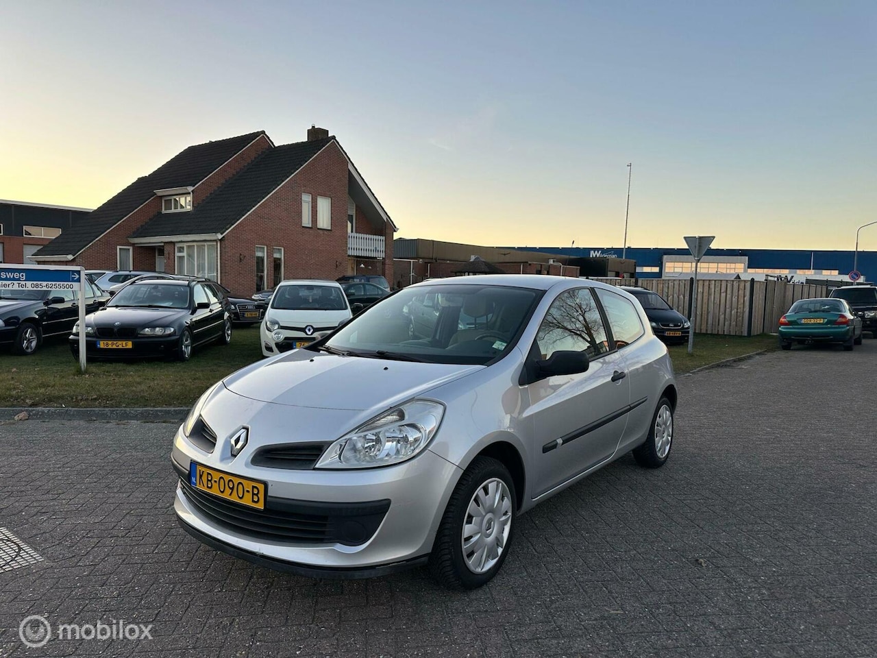 Renault Clio - 1.2-16V Authentique Airco - AutoWereld.nl